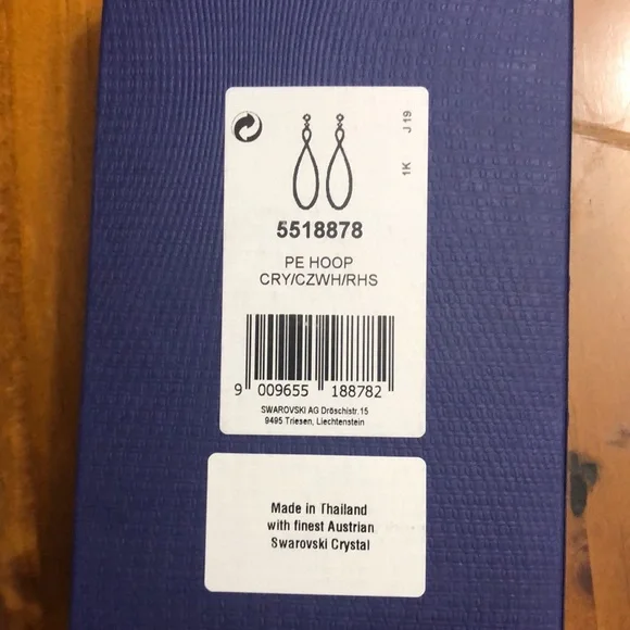 Swarovski Infinity Hoop Pierced Earrings, White, Rhodium plated BNWT - Picture 3 of 6